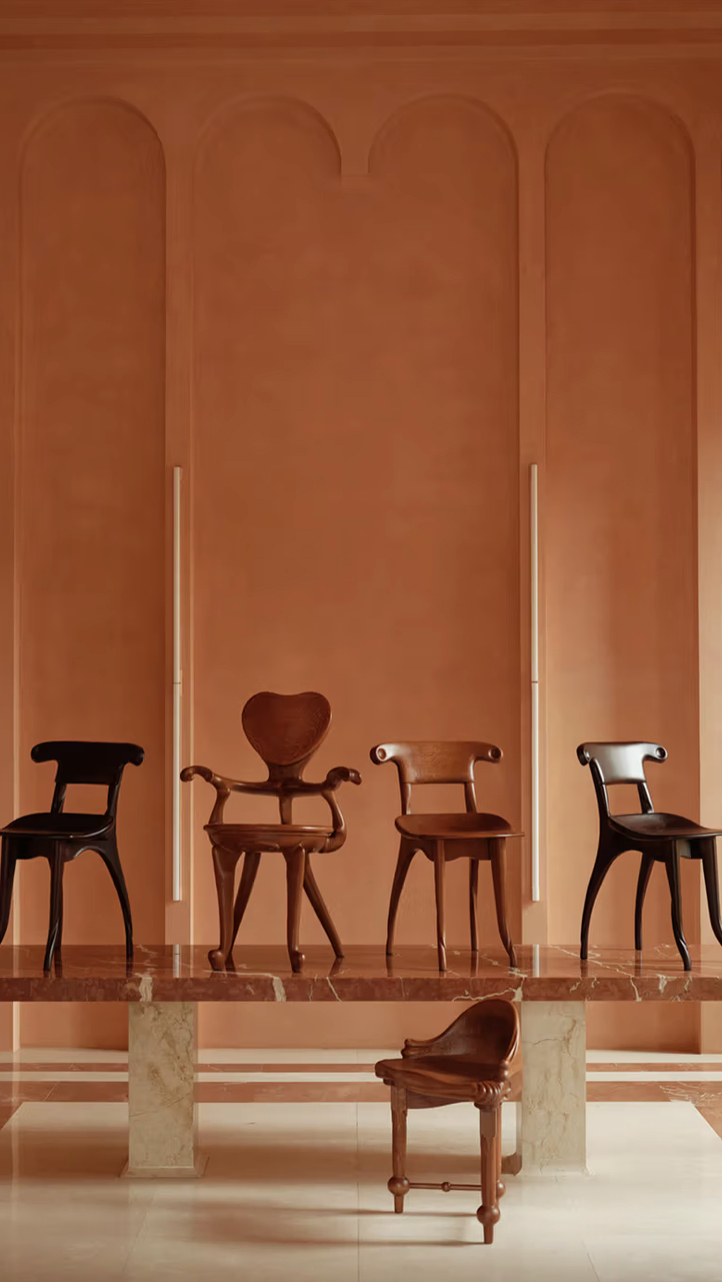 全系列採用實心塗漆橡木，經傳統上漆工序處理